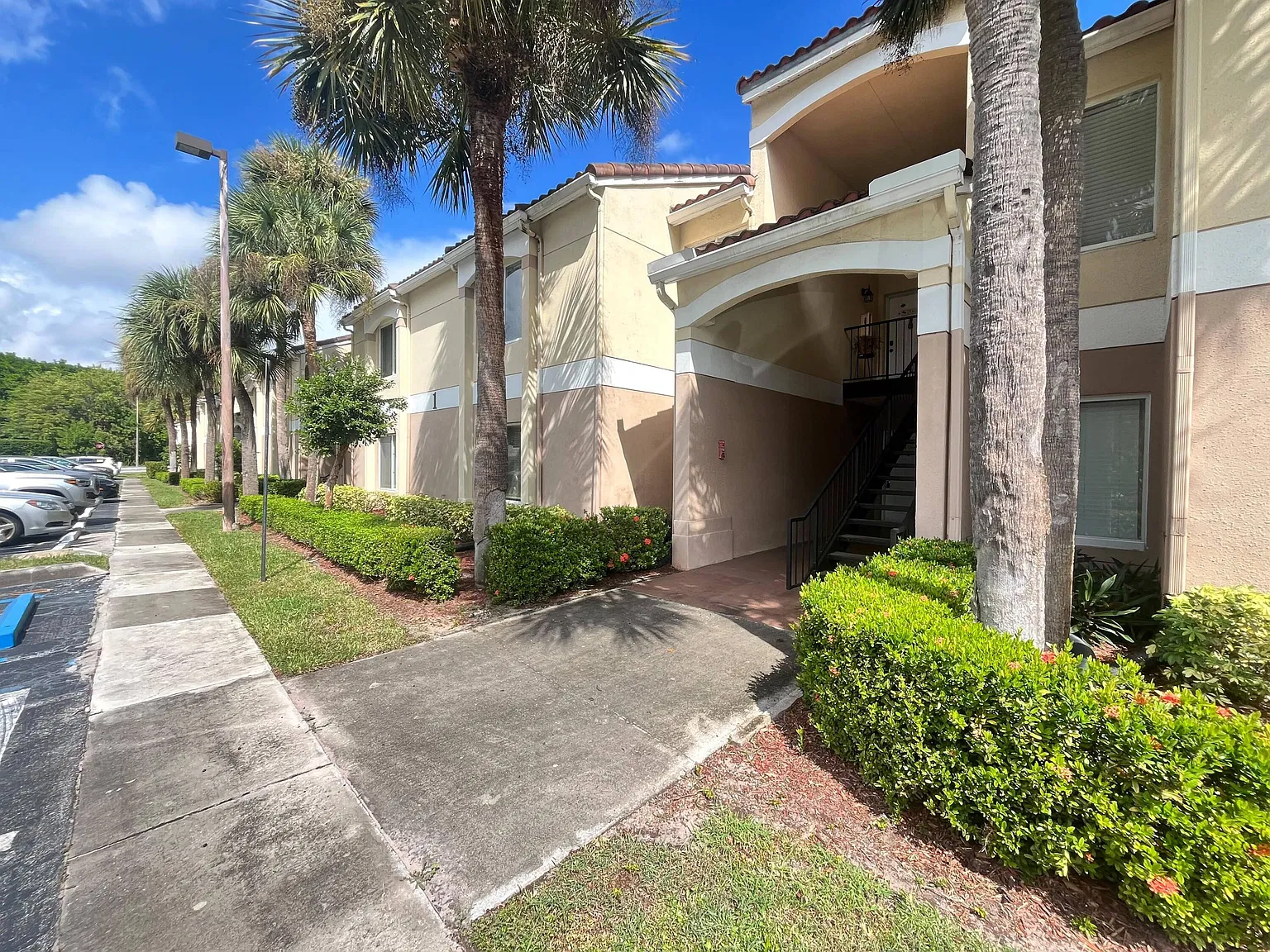 815 W Boynton Beach Blvd — Photo 1