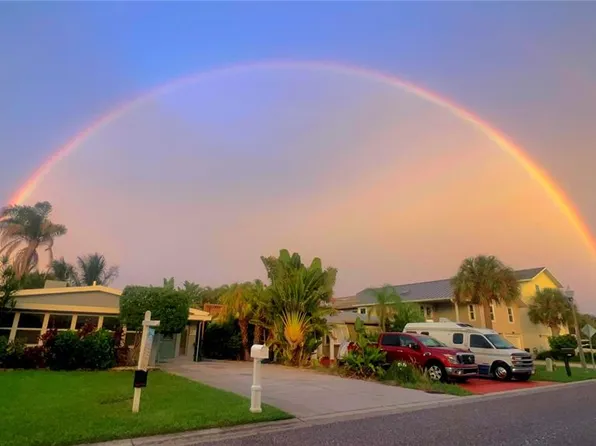 17733 1st St E, Redington Shores, FL 33708