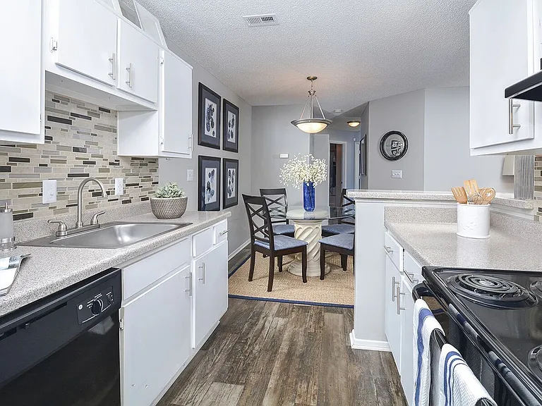 Tara Bridge Apartments — Photo 31