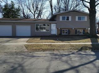 17 Trinity Ln, Florissant, MO 63031