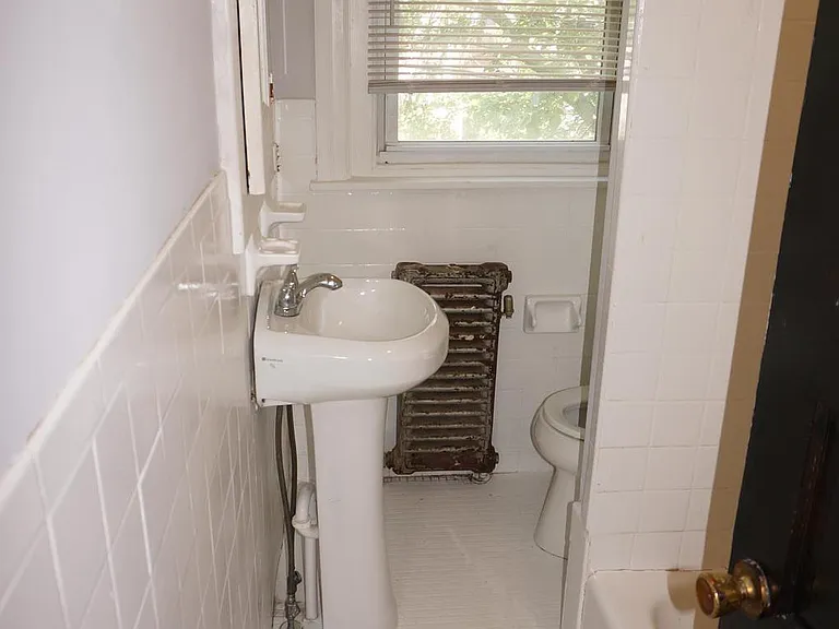 124 Knox St — Photo 15