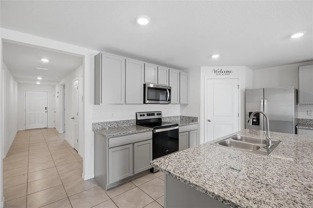 4 bed, 2.0 bath, 1846 sqft, $2,350 — Photo 3