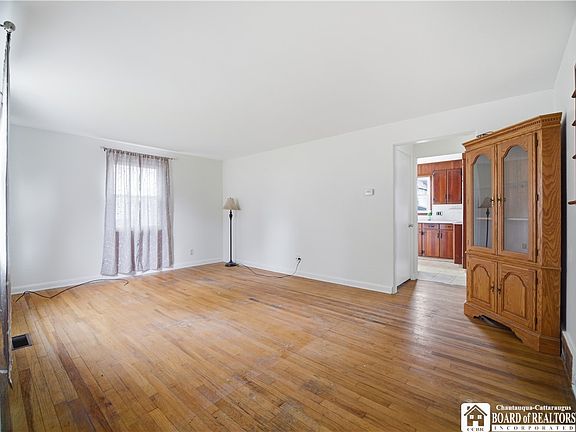 5th image of 58 Hazeltine Ave