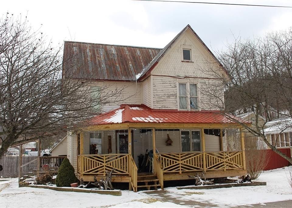 1st image of 888 Putnam Ave