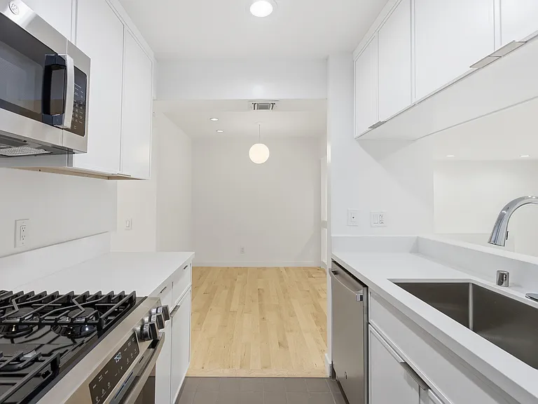 4111 Tujunga Ave #14 — Photo 8