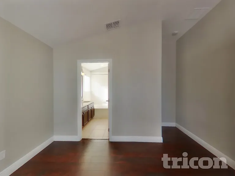15206 Markham Dr — Photo 9