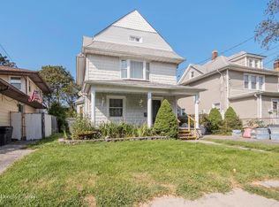 53 Thorne St, Patchogue, NY 11772
