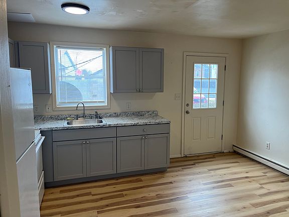 3rd image of 110 Hanover St #8