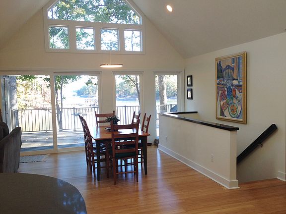 great room w vaulted ceiling