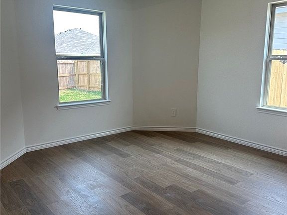 3rd image of 1716 Robinson Dr