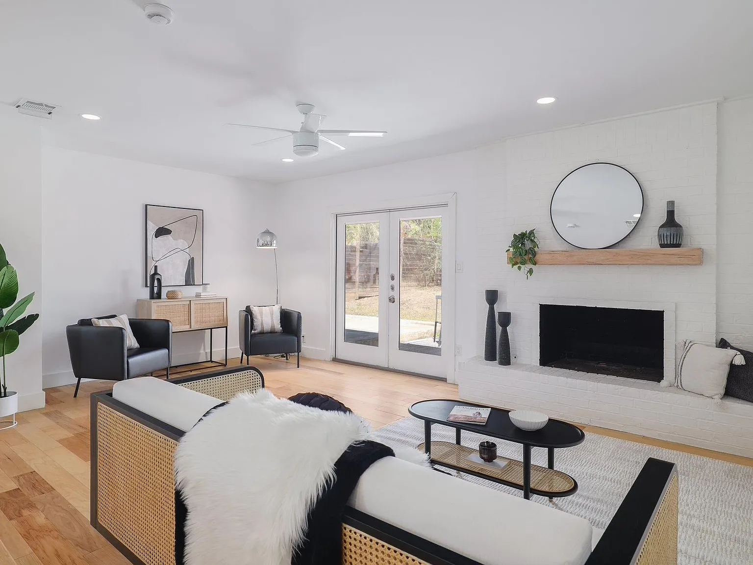3 bed, 2.0 bath, 1496 sqft, $2,850 — Photo 2