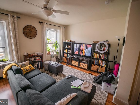4th image of 2918 Poplar St #3