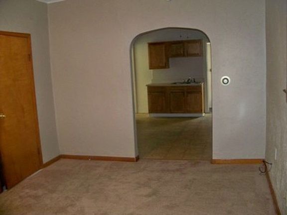 4th image of 284 E Lake St
