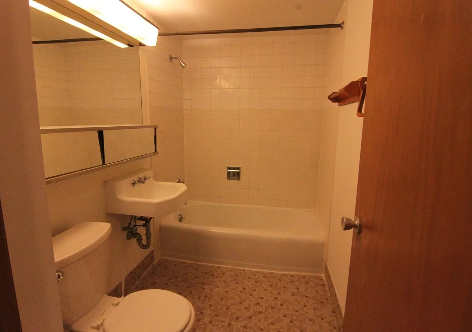 Executive House — Photo 4