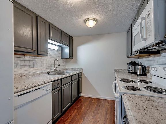4th image of 2766 Del Prado Dr
