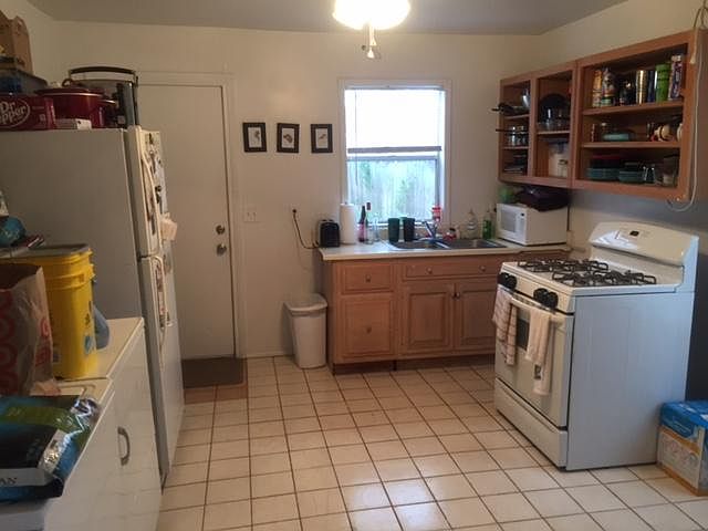 2nd image of 202 Davis St