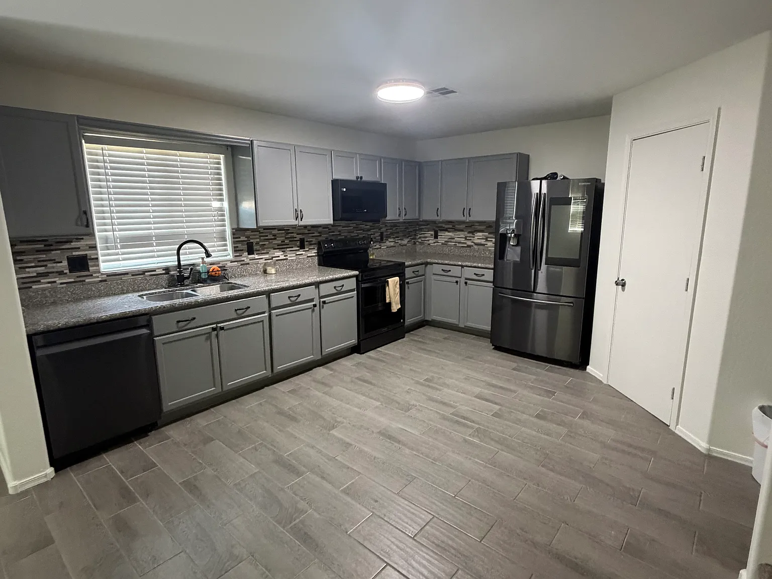 4 bed, 2.5 bath, 1890 sqft, $1,850 — Photo 3