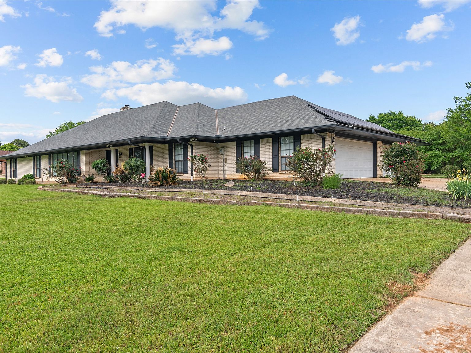 みー 7393 Waterwood Dr, Greenwood, LA 71033 | MLS #20923116 | Zillow