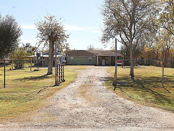 4th image of 634 S Paloma Dr