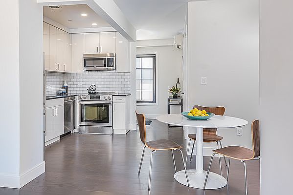 1st image of 4005 Crescent St #3F