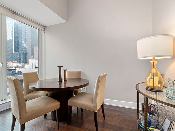 4th image of 250 E 53rd St APT 801