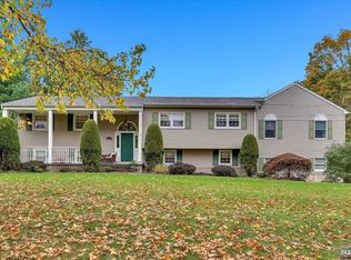 19 Robin Rd, Mahwah, NJ 07430