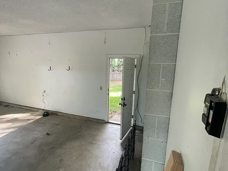 10300 Belinder Rd — Photo 29