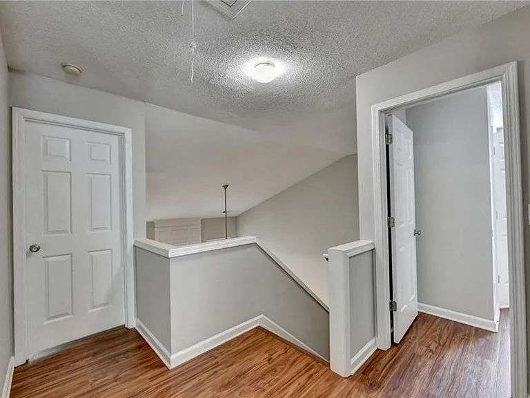 565 Alstonefield Dr — Photo 24