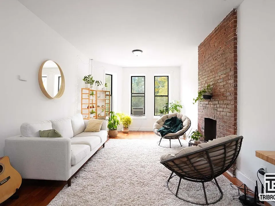 488 Street Nicholass Ave #4A