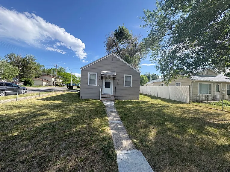 504 Howard Ave — Photo 2
