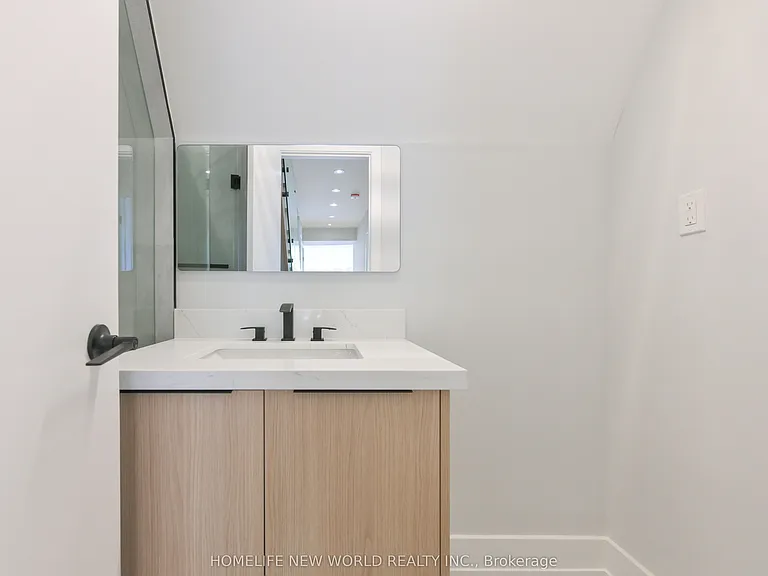 997 Dufferin St #UPPER — Photo 14