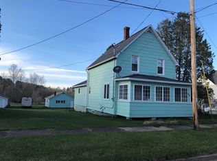 814 W Minckler St, Iron River, MI 49935