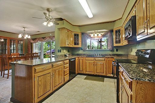 Beautiful Kitchen with granite.