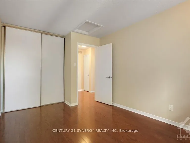 532 Pocono Cres — Photo 24