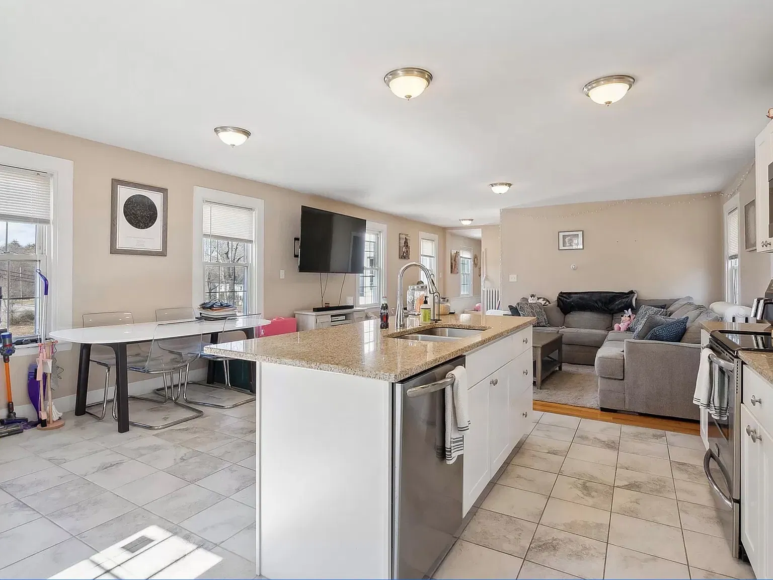 108 Longfellow St — Photo 2
