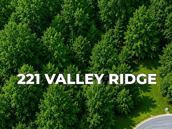 221 Valley Ridge Dr, Carrollton, GA 30116