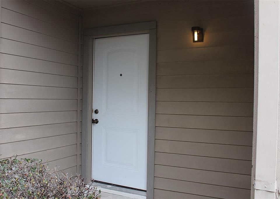 1st image of 16111 Aspenglenn Dr APT 401