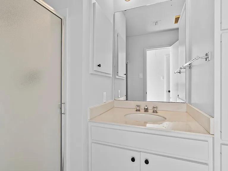 365 Piney Point Rd — Photo 29