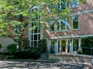 119 E Laurel Ave APT 102, Lake Forest, IL 60045