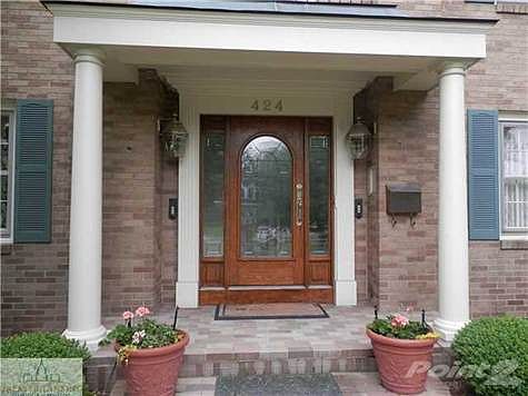 2nd image of 424 Clifton Blvd