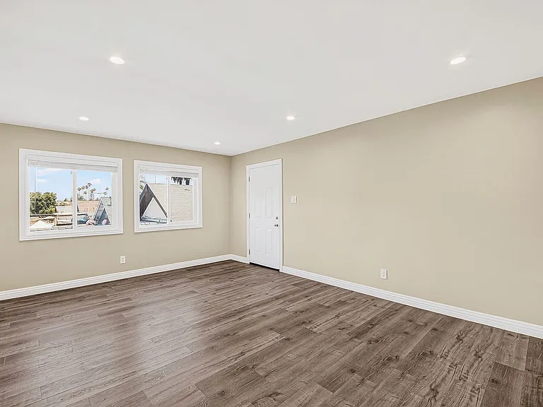 1831 Lime Ave — Photo 3