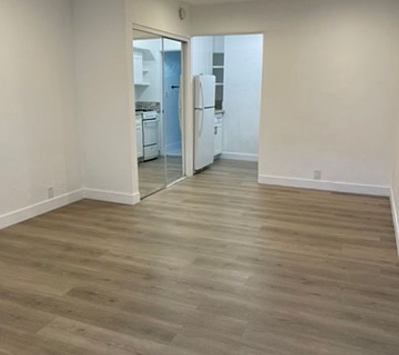 1st image of 1250-1258 N Orange Grove Ave #2