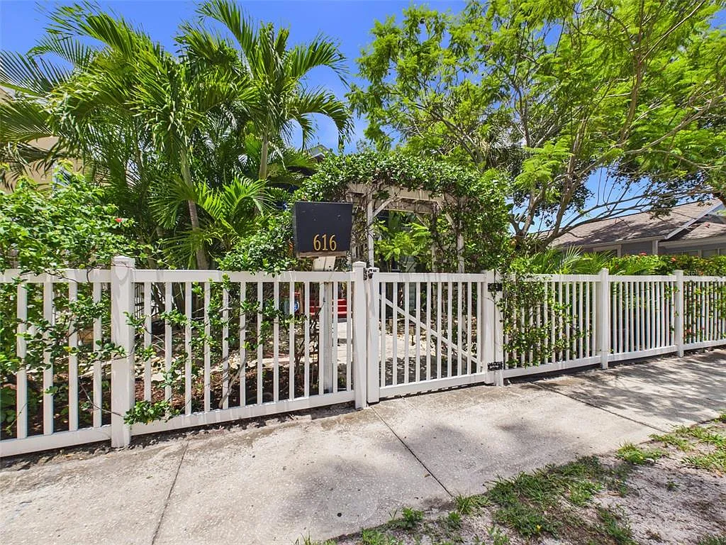 2 bed, 2.0 bath, 1475 sqft, $3,800 — Photo 2