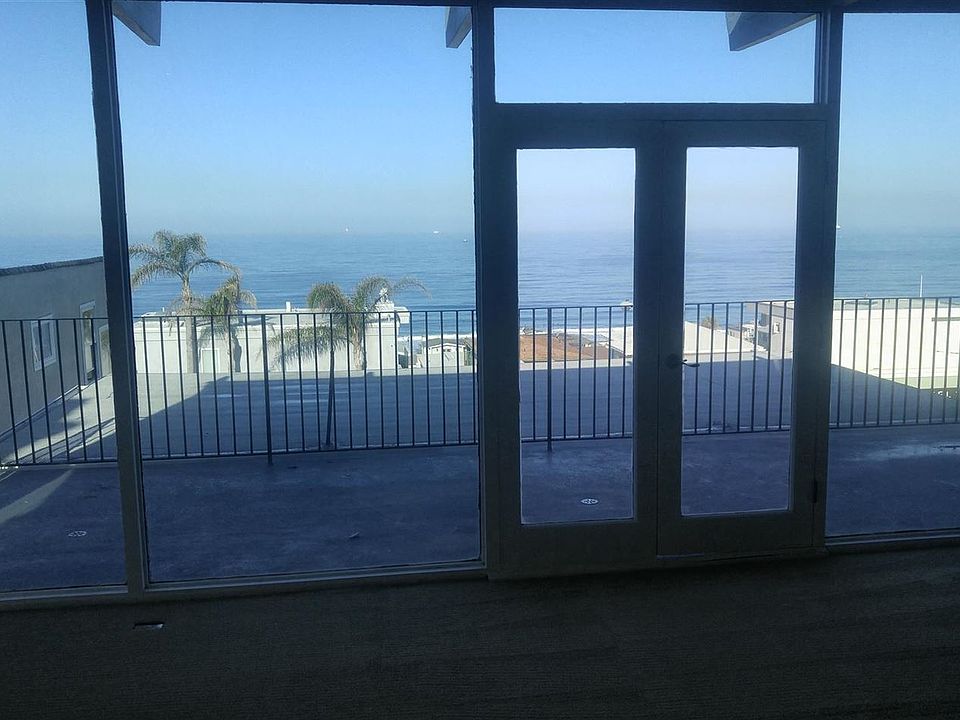1st image of 3209 Crest Dr