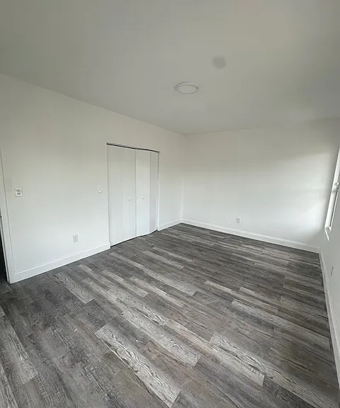 Master Bedroom - Non-street view