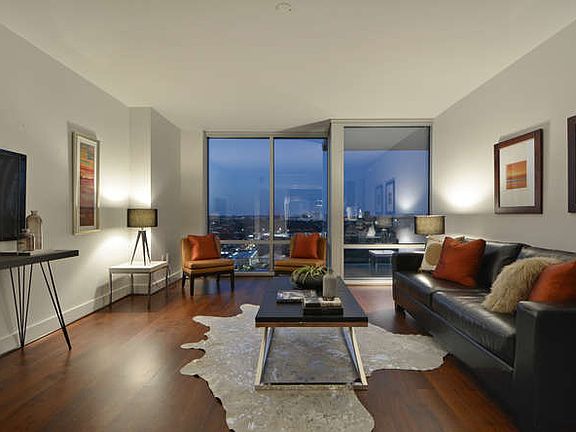 4th image of 300 Bowie St APT 2906