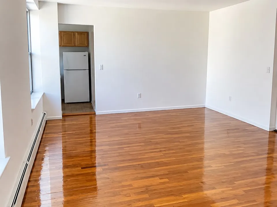 1310 Sheridan Ave #2J