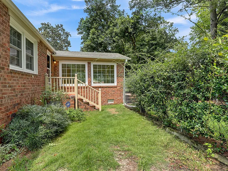 700 Clyde Dr — Photo 32
