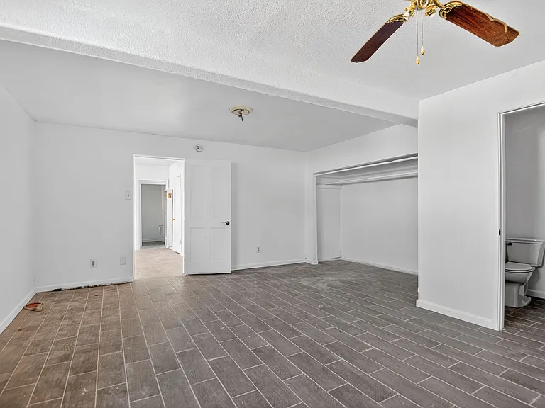 1122 W 105th St — Photo 12