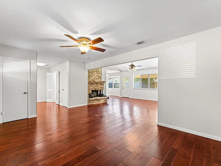 2562 Kevin Ln — Photo 7
